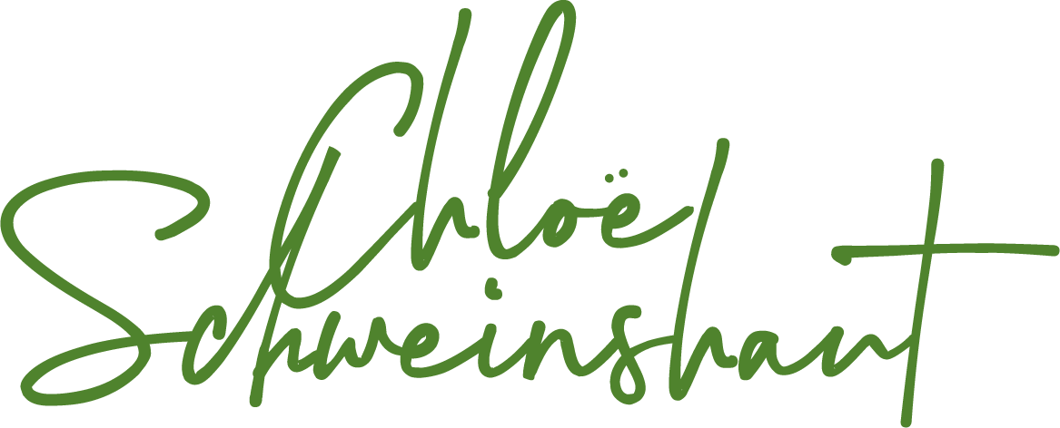 Handwritten signature of founder Chloe Schweinshaut